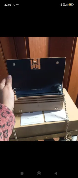 Cartera Tommy Hilfiger Beige y Dorada