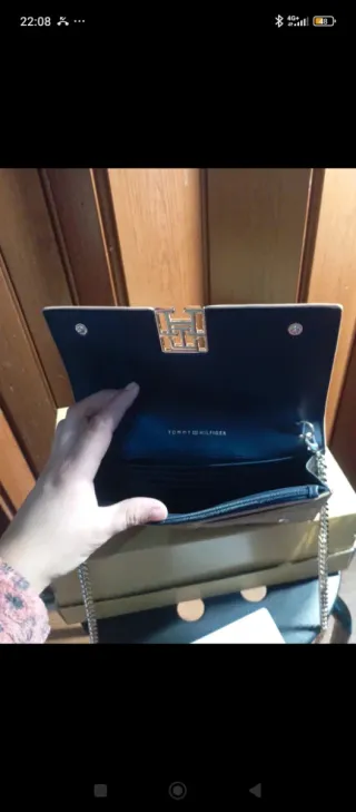 Cartera Tommy Hilfiger Beige y Dorada