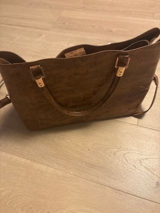 Bolso marrón efecto piel cocodrilo Cortefiel