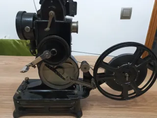 Proyector 9,5mm Pathé Baby