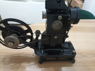 Proyector 9,5mm Pathé Baby
