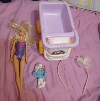 Muñeca Barbie y 3 juguetes más