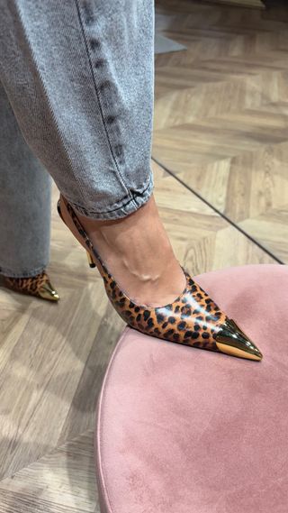 Scarpe slingback in vera pelle con stampa maculata