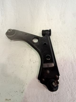 BRAZO SUSPENSION INFERIOR DELANTERO DERECHO FIAT FIORINO (2)