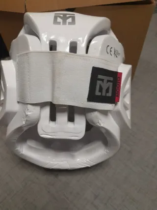 Peto Adidas y casco mooto