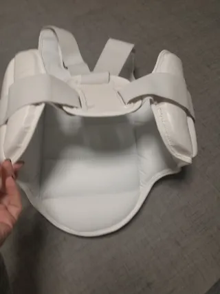 Peto Adidas y casco mooto