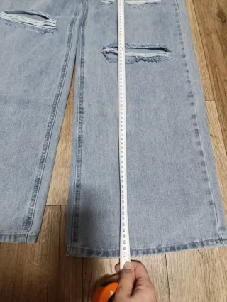 Vaqueros anchos rotos