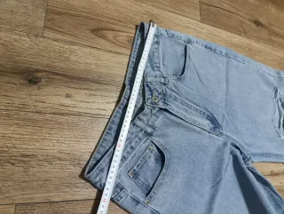 Vaqueros anchos rotos