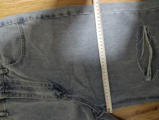 Vaqueros anchos rotos