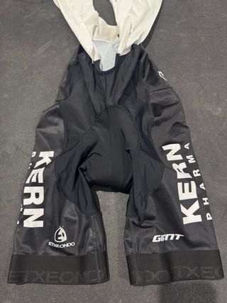 Conjunto KERN PHARMA Talla M