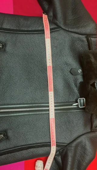 Chaqueta cuero y pelo negra