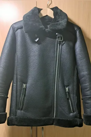 Chaqueta cuero y pelo negra