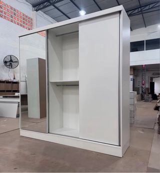 Armario con espejo blanco y madera