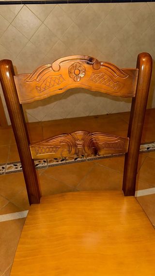 Conjunto mesa y sillas de madera