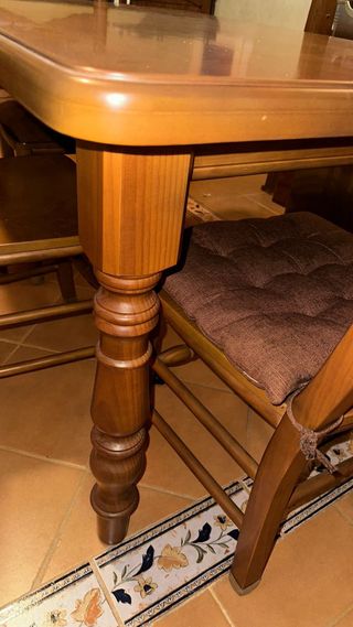 Conjunto mesa y sillas de madera