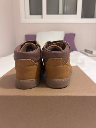 Botas marrones para niños