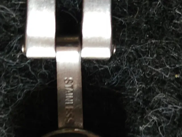 Reloj de pulsera dorado