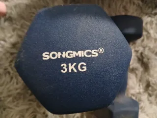 Mancuernas de colores y soporte