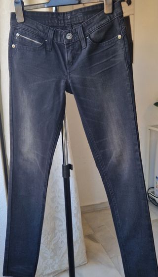 Pantalón vaquero Levi's negro desgastado