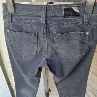 Pantalón vaquero Levi's negro desgastado