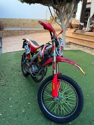 Moto HM 6 Competición Honda