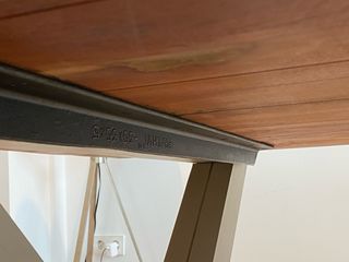 Mesa de comedor en roble con acabado ligeramente d