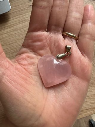 Corazón de cuarzo rosa natural