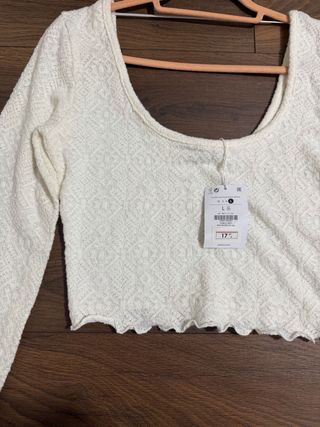 Top Bershka blanco roto talla L a estrenar