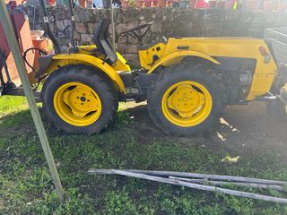 Tractor amarillo pascuali