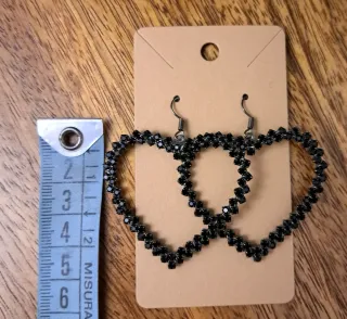 Orecchini a cuore neri