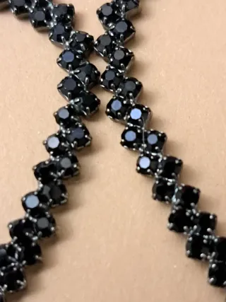 Orecchini a cuore neri