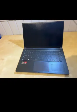 Portátil AMD Ryzen 7 Negro