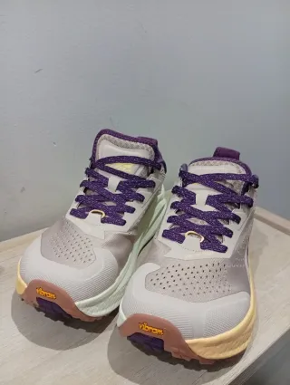 Zapatillas Altra Beige y Morado talla 42