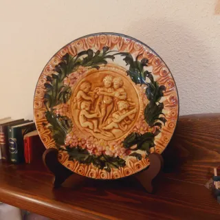 Plato antiguo cerámica Manises Antiguo Relieve