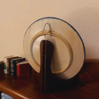 Plato antiguo cerámica Manises Antiguo Relieve