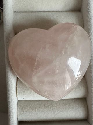Corazón de cuarzo rosa natural