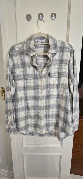 Camisa de cuadros gris y blanco