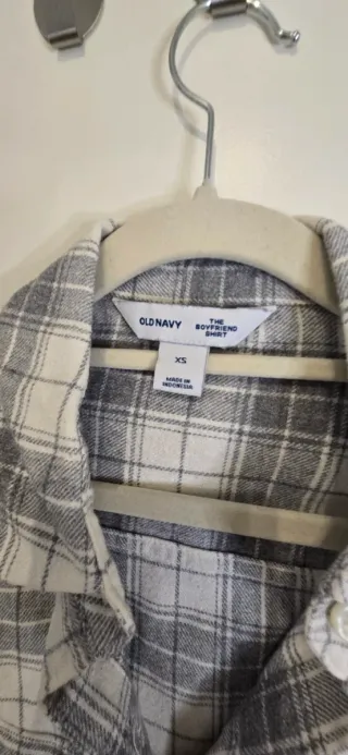 Camisa de cuadros gris y blanco