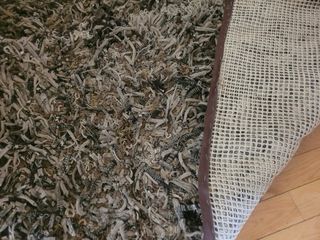 Alfombra de salón marrón y gris