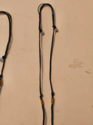 4 Collane con ciondolo a croce sono quattro