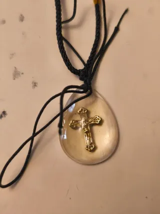 4 Collane con ciondolo a croce sono quattro