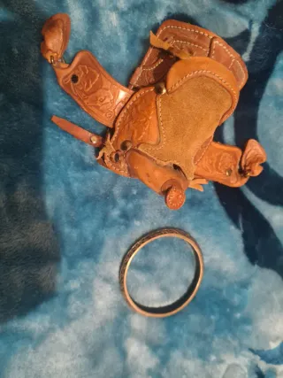 Pulsera de cuero y metal con grabado