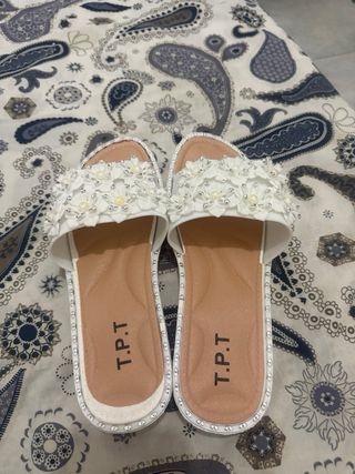 Chanclas negras adornadas mujer,10€ cada una