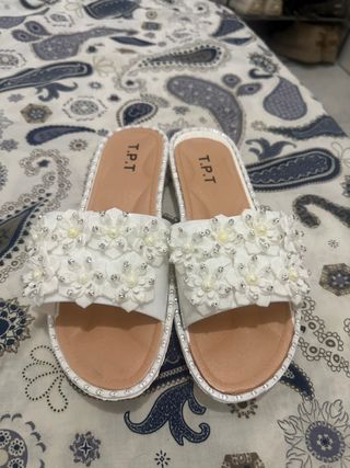 Chanclas negras adornadas mujer,10€ cada una