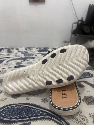 Chanclas negras adornadas mujer,10€ cada una