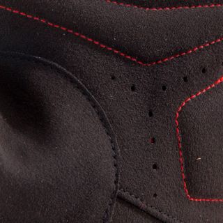 Guantes Domyos negros y rojos del Decathlon