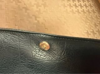 Pochette vintage effetto coccodrillo nera