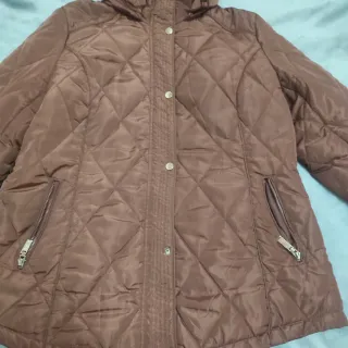 Piumino donna con cappuccio marrone