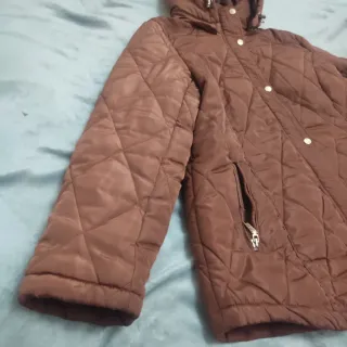 Piumino donna con cappuccio marrone