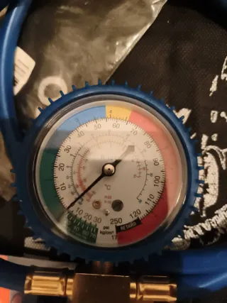 Manómetro A/C con manguera y adaptador y válvulas